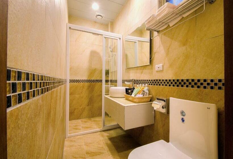 اتاق استاندارد, Easy Home Stay