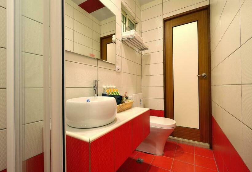 اتاق استاندارد, Easy Home Stay