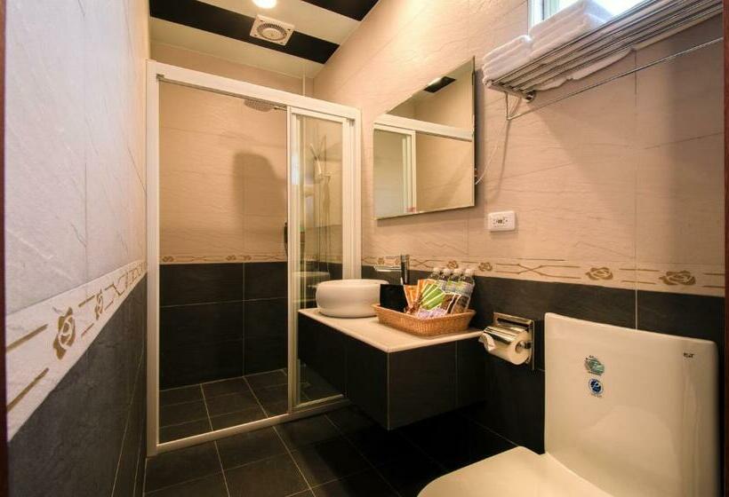 اتاق استاندارد, Easy Home Stay