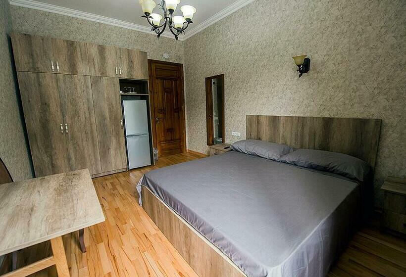 اتاق اکونومی, Mount Villa Kvariati