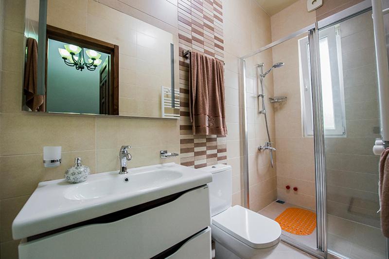 اتاق سه نفره سوپریور با چشمانداز دریا, Mount Villa Kvariati