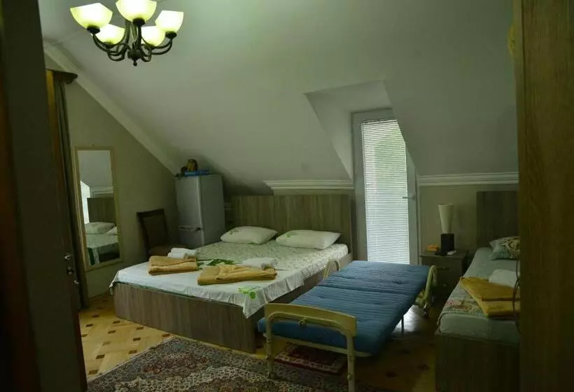 اتاق سه نفره سوپریور با چشمانداز دریا, Mount Villa Kvariati