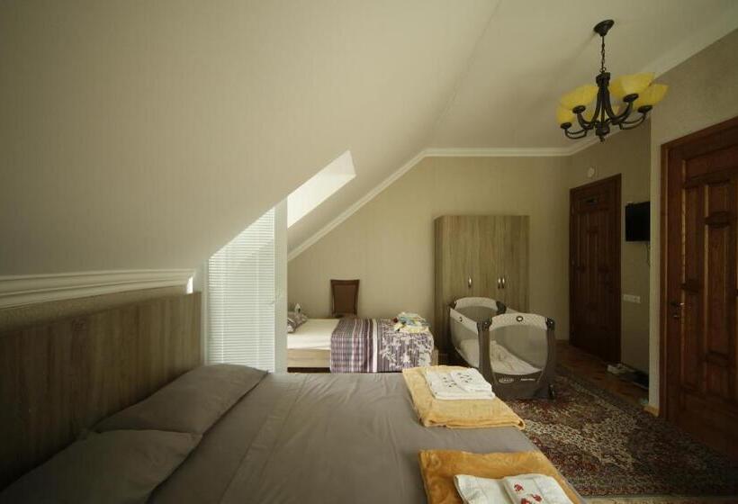 اتاق سه نفره سوپریور با چشمانداز دریا, Mount Villa Kvariati