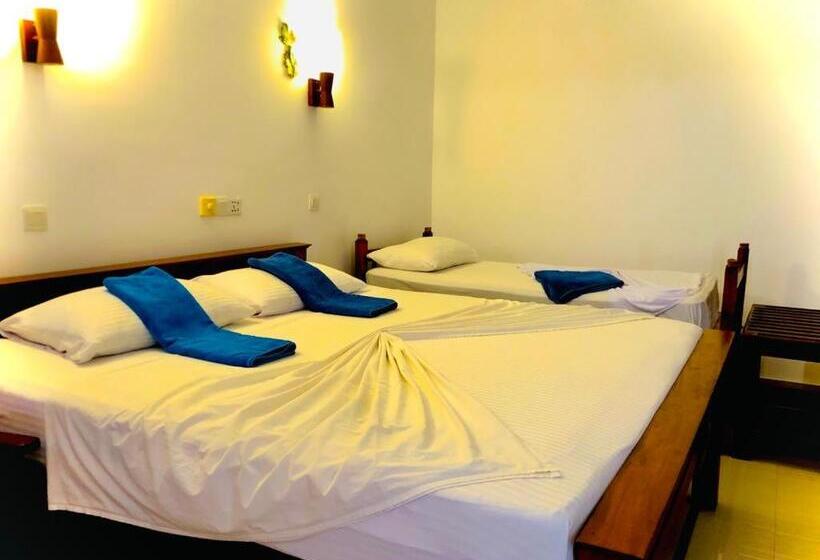디럭스 트리플 룸, Mirissa Beach Inn