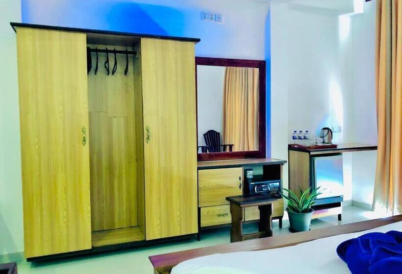 3 Bett Deluxe Zimmer, Mirissa Beach Inn