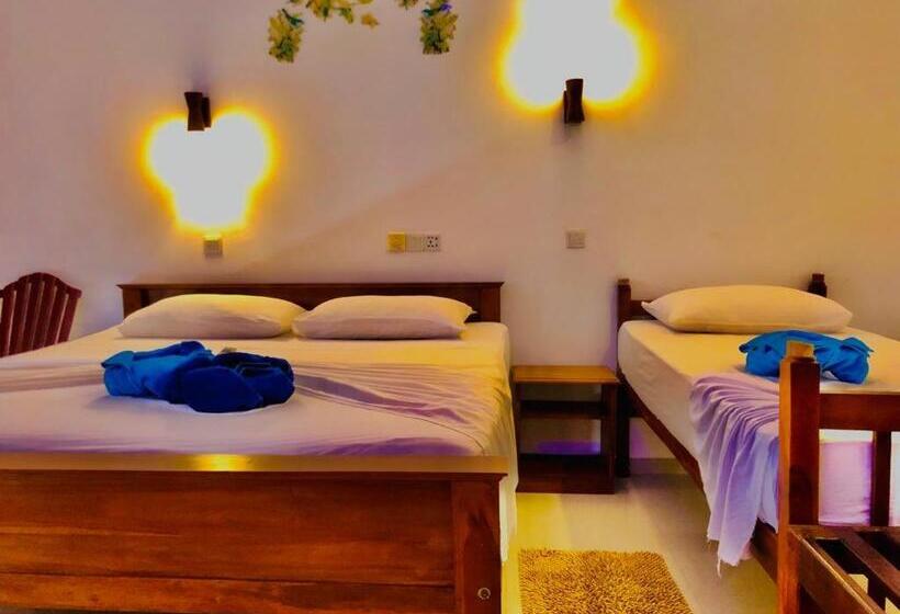 디럭스 트리플 룸, Mirissa Beach Inn