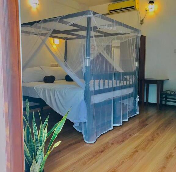 Номер Deluxe с Балконом, Mirissa Beach Inn