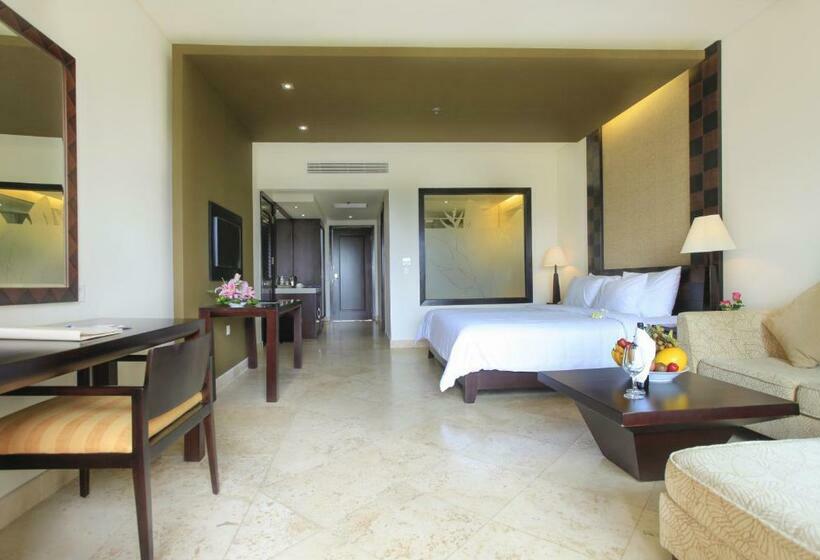 اتاق لوکس با چشم‌انداز باغ, Olalani Resort And Condotel