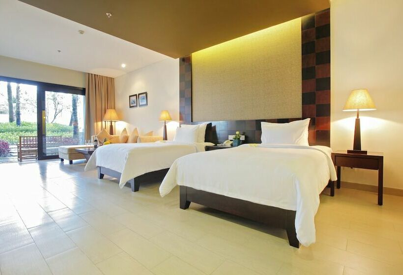 اتاق لوکس با چشم‌انداز باغ, Olalani Resort And Condotel