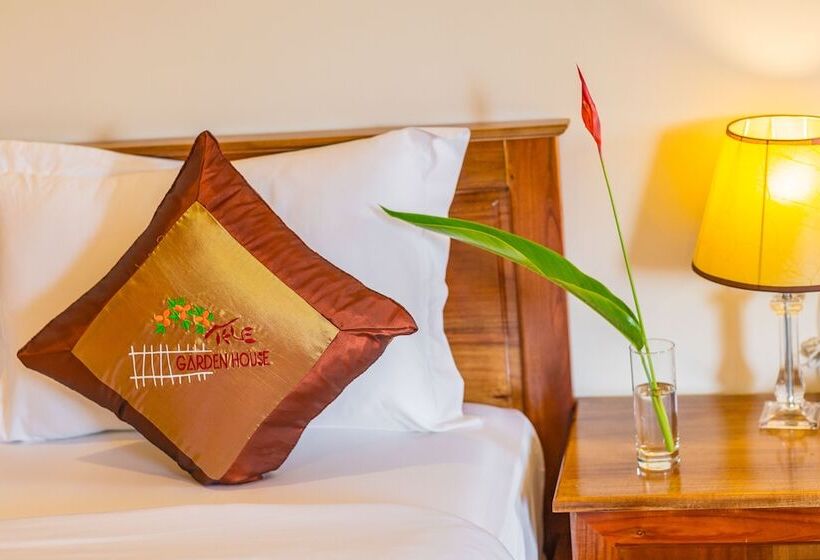 اتاق لوکس با چشمانداز باغ, The Garden House Phu Quoc Resort