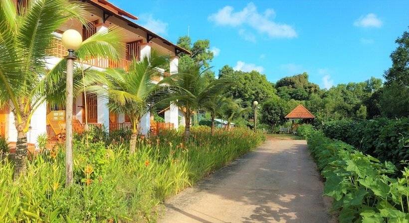 اتاق لوکس با چشمانداز باغ, The Garden House Phu Quoc Resort
