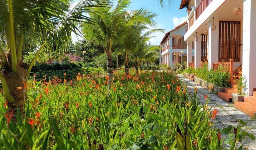 اتاق لوکس با چشمانداز باغ, The Garden House Phu Quoc Resort
