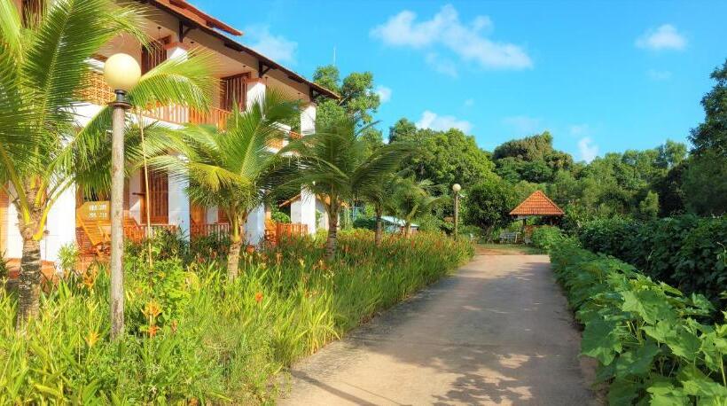 اتاق لوکس با چشمانداز باغ, The Garden House Phu Quoc Resort