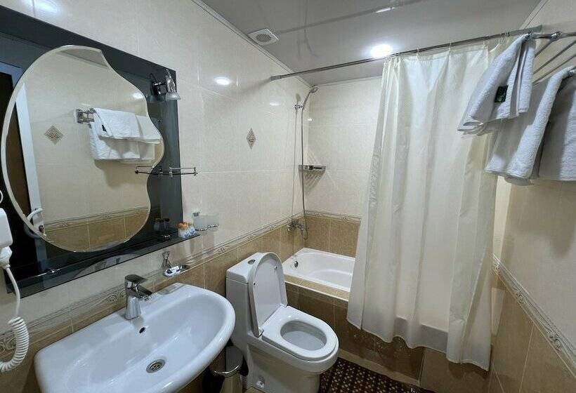 غرفة قياسية, Billuri Sitora