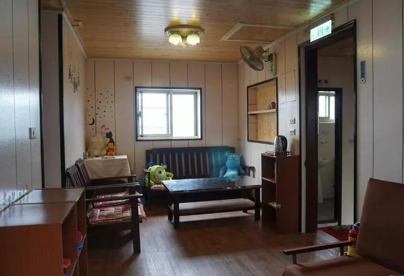 اتاق استاندارد با سرویس بهداشتی مشترک, Linyuan Village