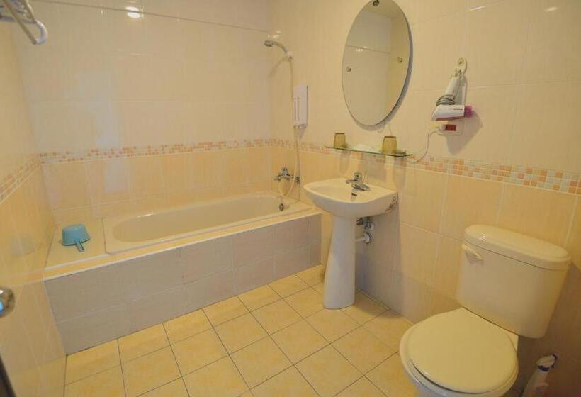 اتاق استاندارد چهارنفره با بالکن, Blue Sky B&b