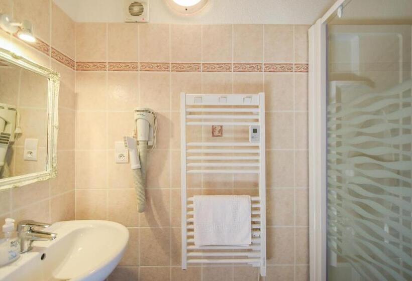 דירת שני חדרים, Domaine D'essendiéras