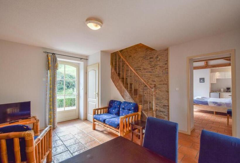 דירת שני חדרים, Domaine D'essendiéras