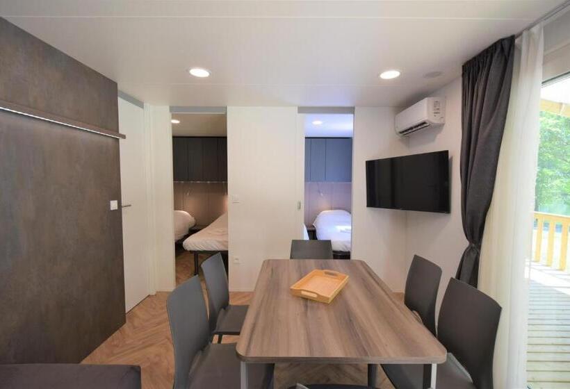 בקתת חדר, Domaine D'essendiéras