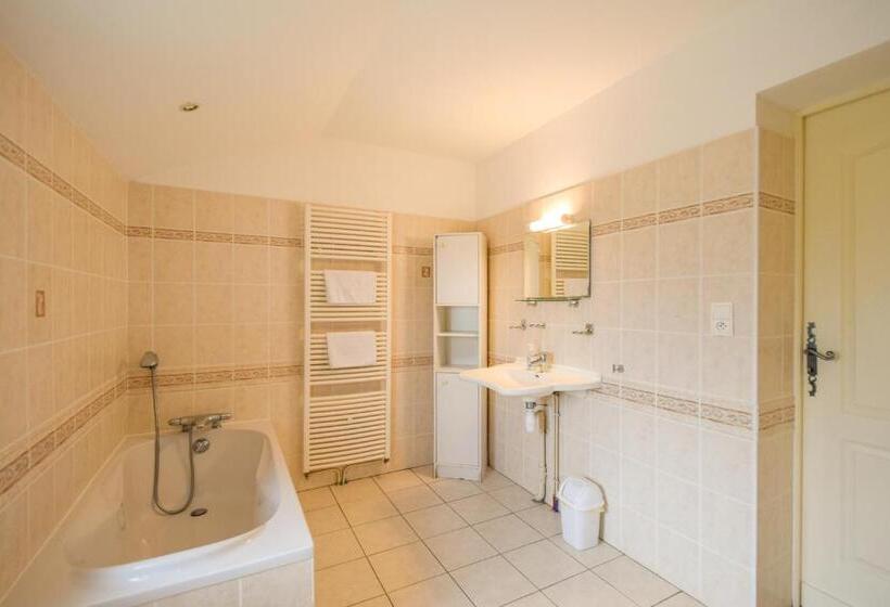 דירת חדר עם טרסה, Domaine D'essendiéras