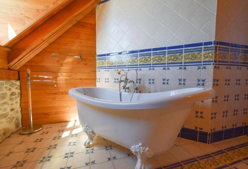 Дом 4 Спальни, Domaine D'essendiéras