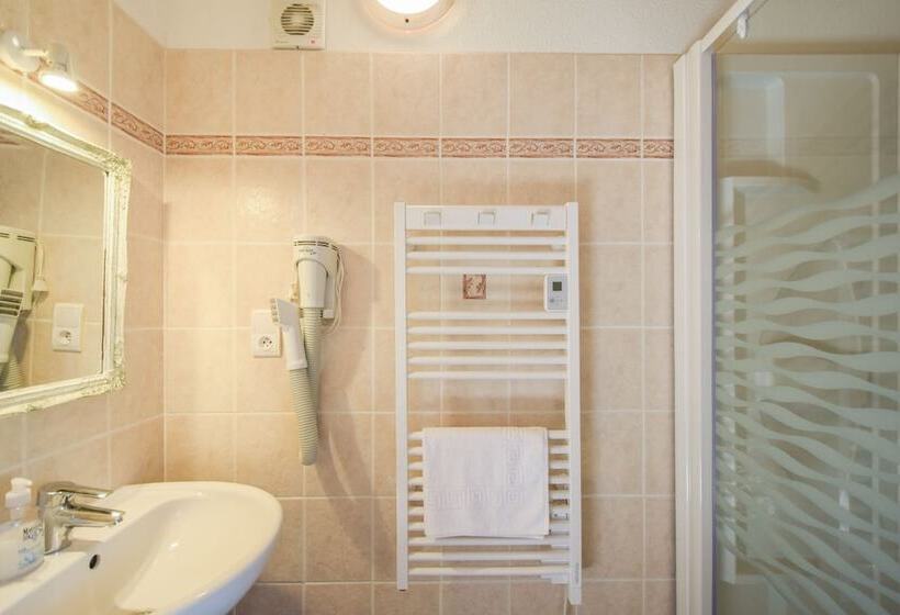 דירת שני חדרים, Domaine D'essendiéras