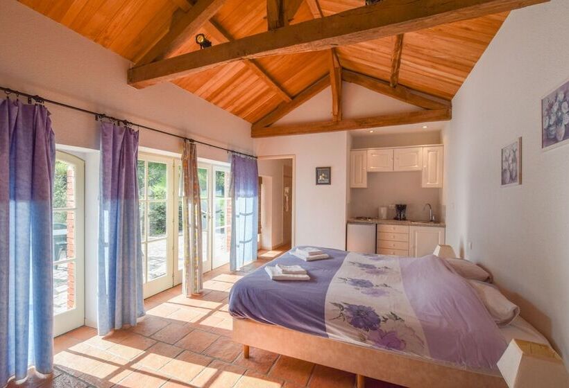 דירת שני חדרים, Domaine D'essendiéras