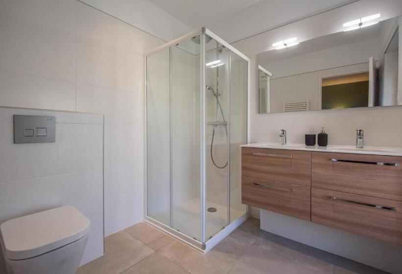 Дом 3 Спальни, Domaine D'essendiéras