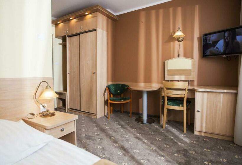 Quarto Estandar Individual, Jantar
