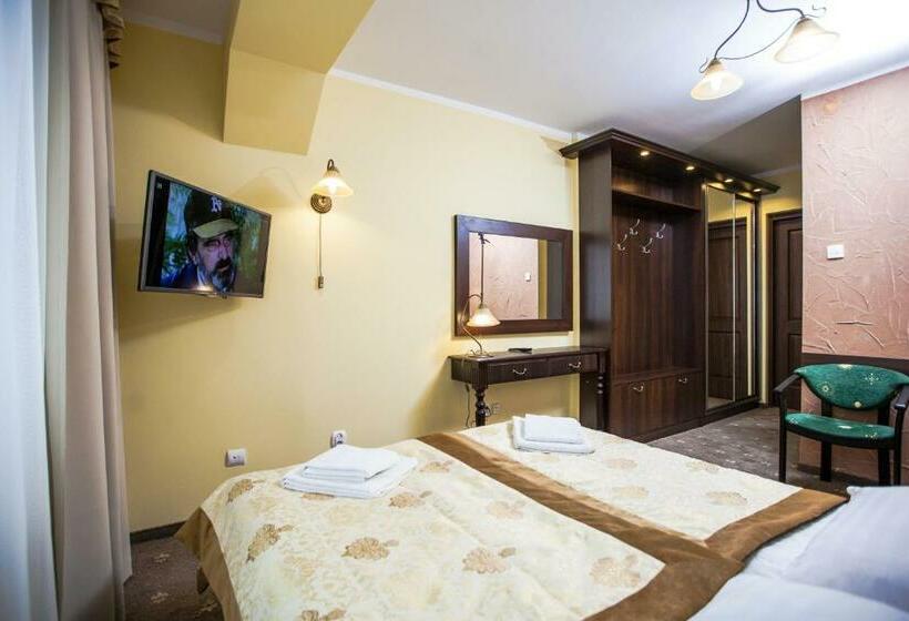 Quarto Estandar, Jantar