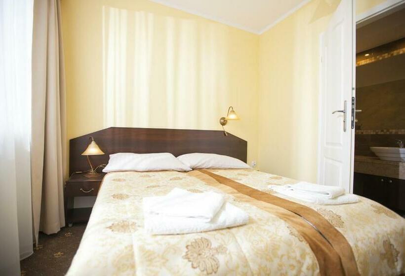 Quarto Triplo Estandar, Jantar