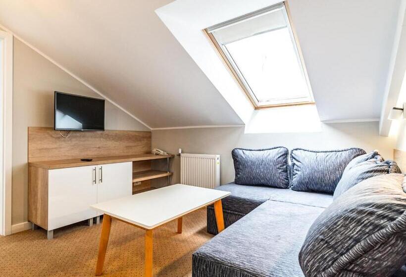 Quarto Triplo Estandar, Jantar