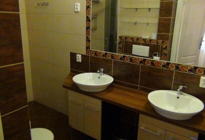Quarto Quádruplo Estandar, Jantar
