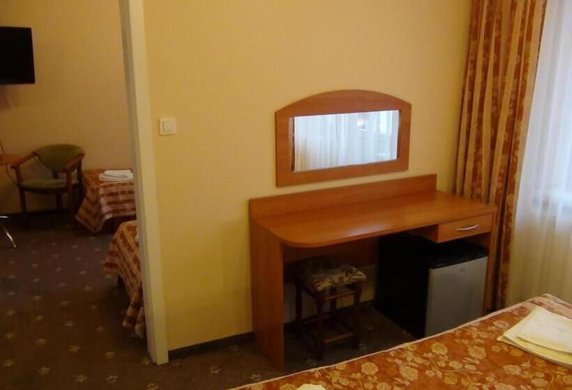 スタンダード4人部屋, Jantar