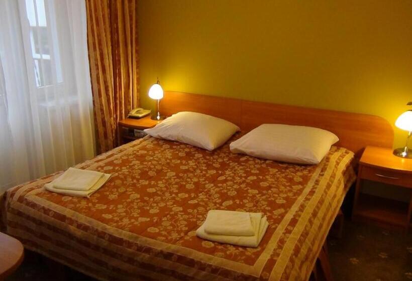 スタンダード4人部屋, Jantar