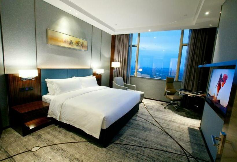 اتاق استاندارد با تخت بزرگ برای معلولان, Ramada Foshan Shunde