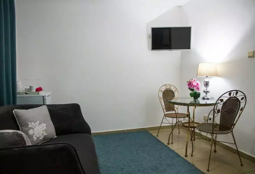 اتاق لوکس, Residencial Luxan