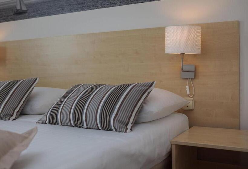 Classic room with balcony, Villas Arausana & Antonina