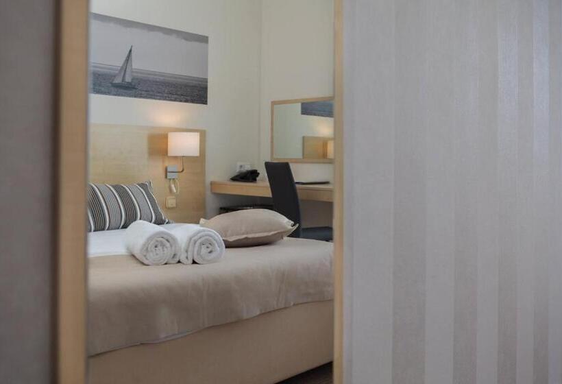 Classic room with balcony, Villas Arausana & Antonina