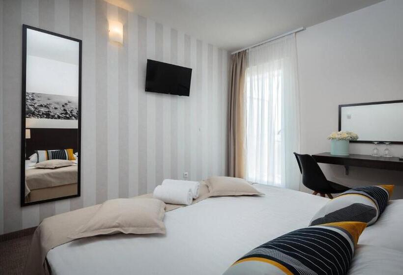 Classic room with balcony, Villas Arausana & Antonina