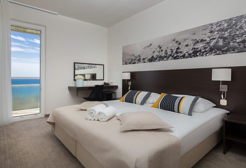 Classic room with balcony, Villas Arausana & Antonina