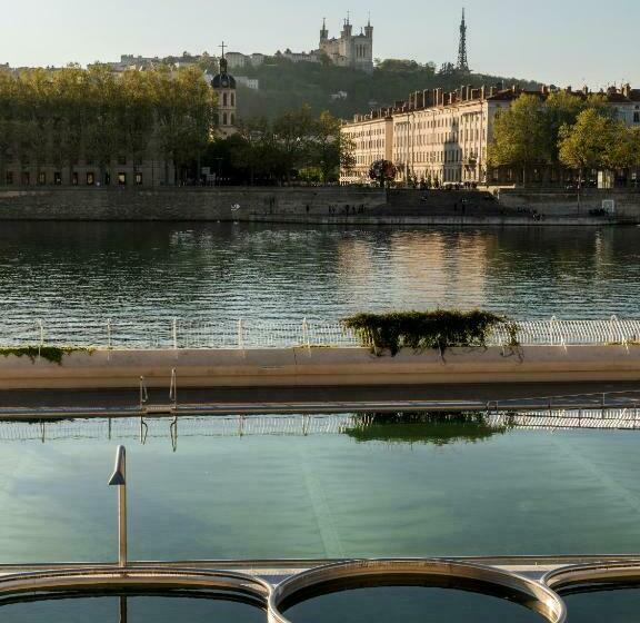 سوییت لوکس, Mihotel Sala