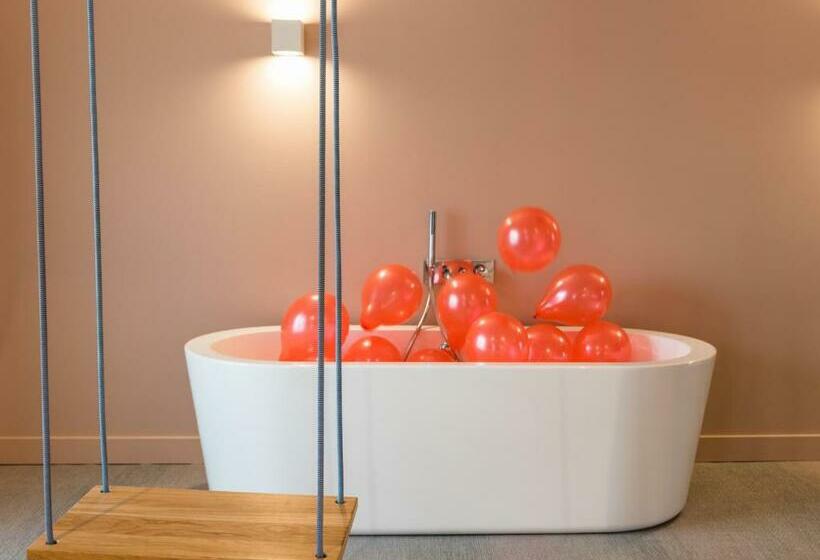 سوییت لوکس, Mihotel Sala