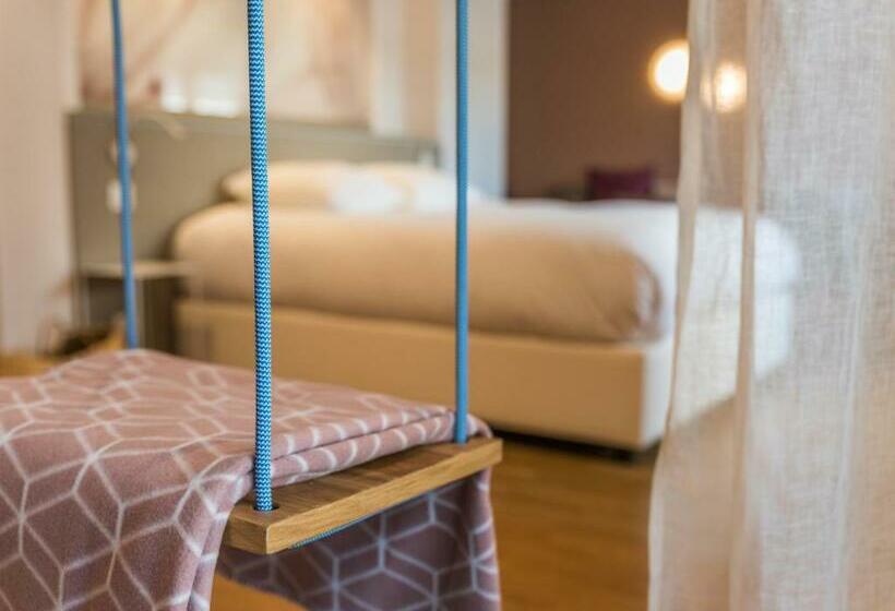 سوییت لوکس, Mihotel Sala