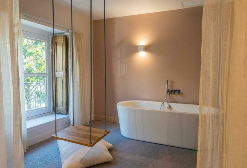 سوییت لوکس, Mihotel Sala