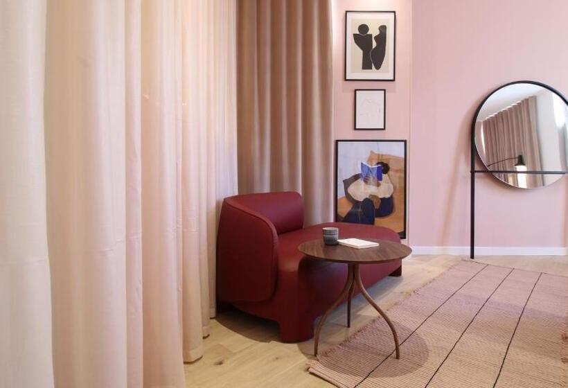 سوییت لوکس, Mihotel Sala