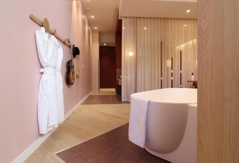 سوییت لوکس, Mihotel Sala