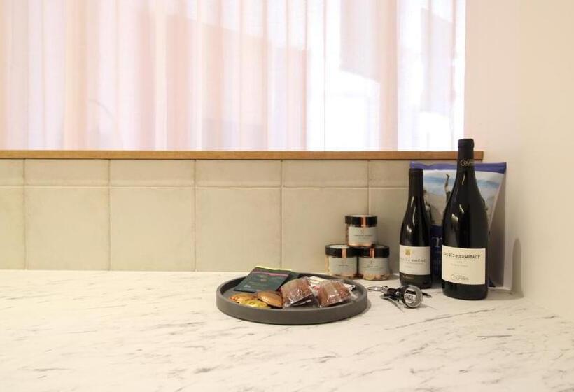 سوییت لوکس, Mihotel Sala