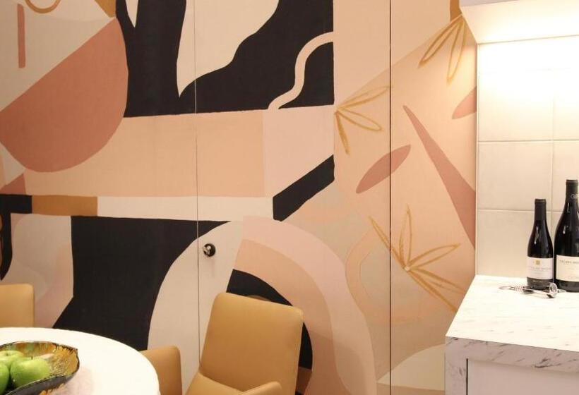 سوییت لوکس, Mihotel Sala