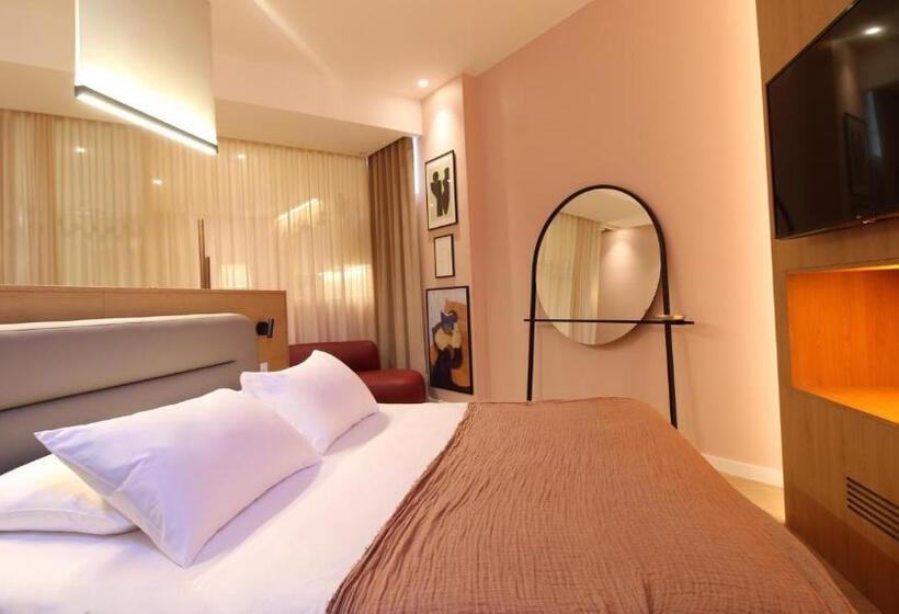 سوییت لوکس, Mihotel Sala